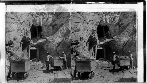 Loading surface ore. Metcalf Copper Mines, Arizona