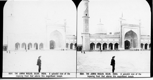 Inscribed in recto: 9084. THE JUMNA MASJID, DELHI, INDIA. A splendid view of the imposing front that adorns this magnificent temple