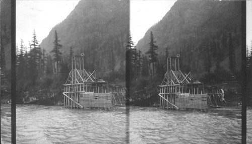 Fish wheel from boat, Columbia River, Oregon