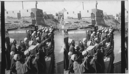 Arabs trading with passengers, Upper Nile, Anglo-Egyptian Sudan