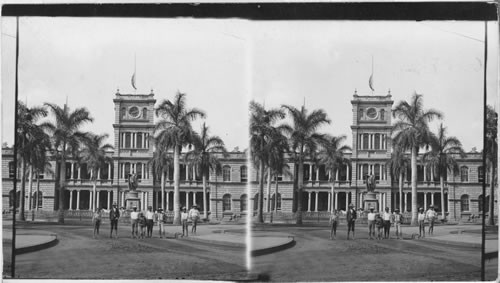 The Judiciary Building and Statue of Kamehamha I, Honolulu, Hawaii