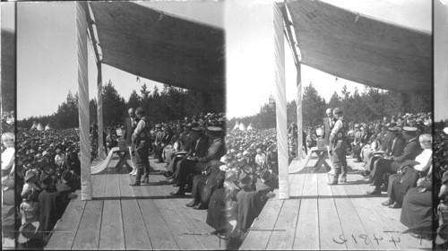 Pres. Harding presents film "The Covered Wagon" to W.E. Machem of Baker, Ore, Pres. of Oregon Trail Association Oregon