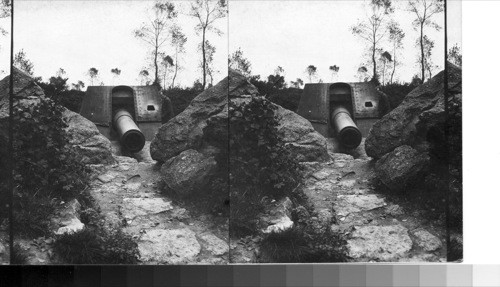 The Lugenboom, large American gun used to shell Dunquirke. Near Ypres, Belgium