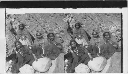 Native “Bhujji”. Girls on the Rock bank’s of the Himalayan Mountain River Sutlej. Simla, India