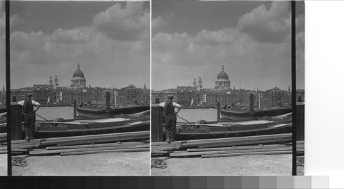 River Thames and St. Paul's Cathedral. London. Eng