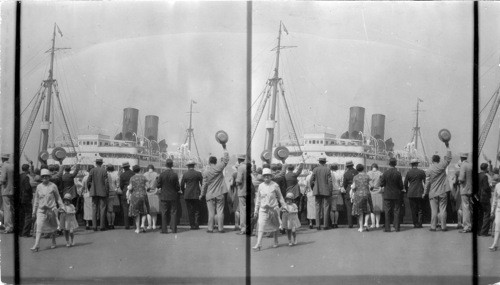 Steamship leaving landing, N.Y. City