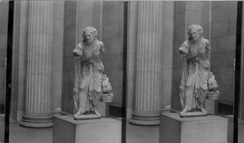 Statue of an Old Market Woman. N. York Metropolitan Museum of Art