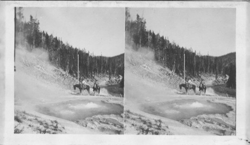 Beryl Spring, Gibbon River Road. Yellowstone National Park