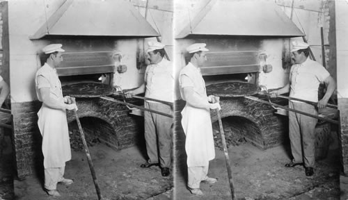 The pie, to be presented to President Taft weighs 100 lb.., being taken out of the oven. Newport, Rhode Island