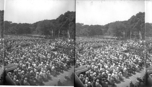 Crowds listening to Lindberg speaking, Wash., D.C