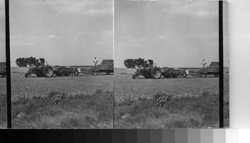 Bailing Hay & Loading in one operation - Illinois