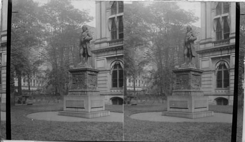 Statue of Benjamin Franklin. Boston, Mass