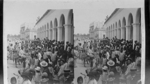 Calles Mercado (W.) past marketplace thronged with typical Colombians. Barranquilla, Columbia