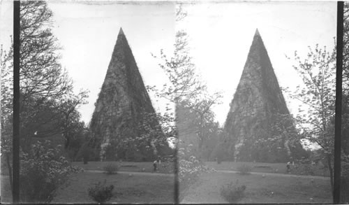 Confederate Monument (90 ft. high), a Memorial to 12,000 Soldiers of the Confederacy, Richmond, VA