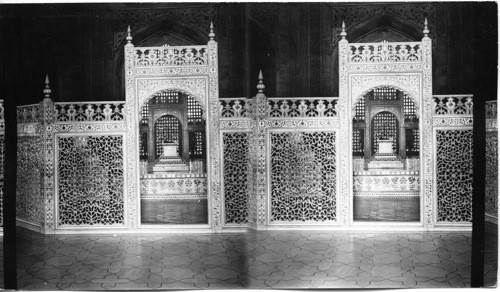 Entrance to marble screen around tombs of Mumtaz-i-Mahal and Sahl Jehan. Agra