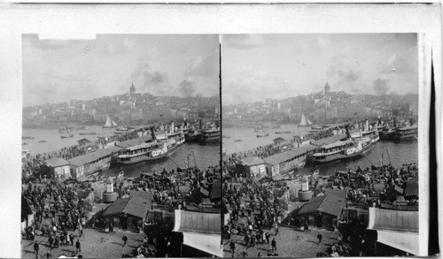 Busy crowds hurrying over Galata Bridge. N. E. from Stamboul. Turkey