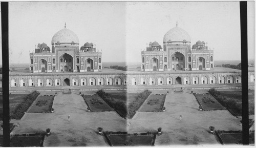 Humagun’s Tomb, from the Gate near Delhi, India