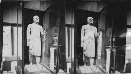 Wooden statue from Sakkara Museum of Egyptian Antiquities, Museum of Gozeh, Egypt