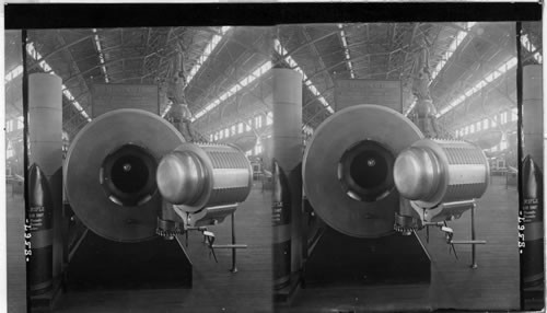 Breech and bore of 16 inch gun (largest ever constructed) War Dept. Exhibit, Government Building, Louisiana Purchase Exposition