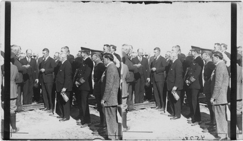 Mayor Frank Tenfel of Menana presents Pres. Harding with model of Tetaua Bridge made out of gold & white gold. Alaska