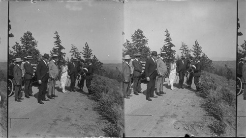 Mr. Goodner, Chief Engineer of Columbia Basin irrigation project showing Pres. Harding proposed dam site, Spokane, Wash