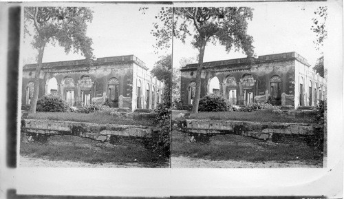 Doctor’s House, muting ruins, Lucknow, India