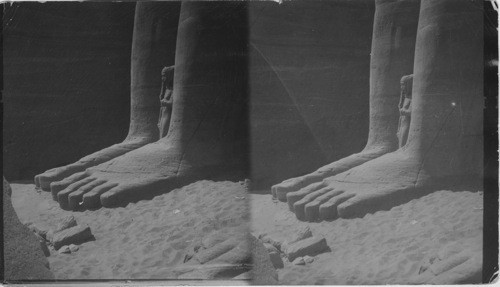 Colossus- Feet, Egypt