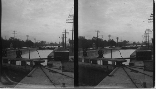 Welland Canal and Left Locks, (S.W.) Thorold, Ont