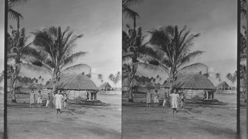 Samoan houses & children