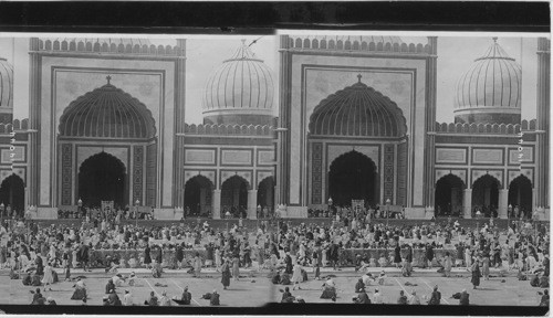 Mohammedans prefarining the Ceremony of washing hand and lips at Jumma, Mosque Delhi, India