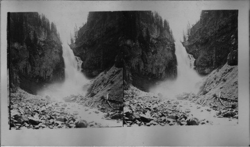 Ospray Falls on Middle Gardiner River, Yellowstone National Park. Bunsen Peak Road in Swan Lake Valley