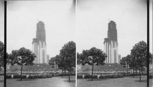 The Cathedral of Learning in Construction, University of Pittsburgh [Pittsburgh]. Penna. Neg. made 9/12/38