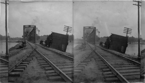 Wreck at the Rock Island Bridge, the flood, Topeka, Kansas