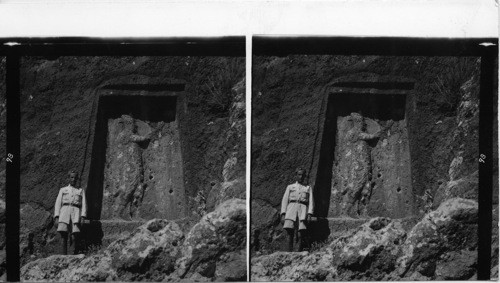 RECENTLY DISCOVERED ROCKCARVING OF AN ASSYR KING IN KURDISH MOUNTAINS, NEAR ROAD TO ROWANDUZ GORGE. KURDISTAN IRAQ