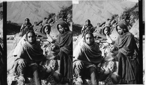 Himalayan Girls, Tanjore, India