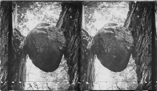 Suspended Boulder, Franconia Notch, N. H