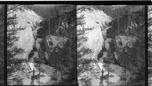 Wapta Gorge, Kicking Horse River, B.C., Can