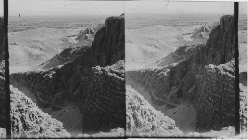 From Cliff above Der-el-Bahu to Medinent- Habu-Thees. Egypt