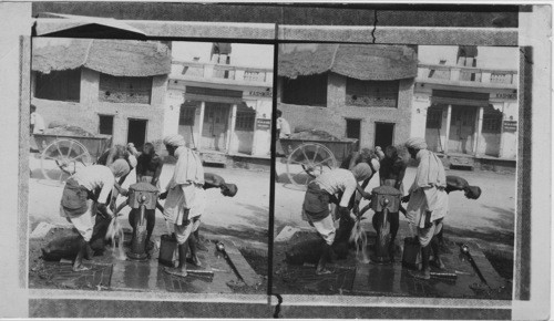 Natives drawing water, Agra, India