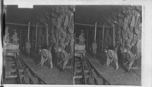 Concreting the Floor of the Hudson River Tunnel. N.Y. ?