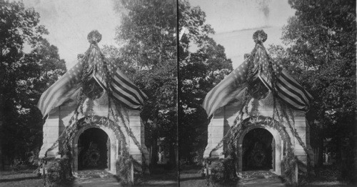 Tomb of Gen. Logan decorated - Soldiers Home. Washington, D.C