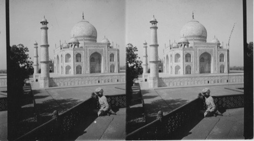 Agra - the Taj Mahal from the “Response to the Mosque” N. W. Agra - India