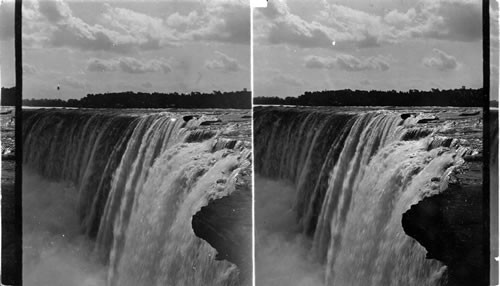 Horseshoe Falls and Table Rock. Niagara, N. York