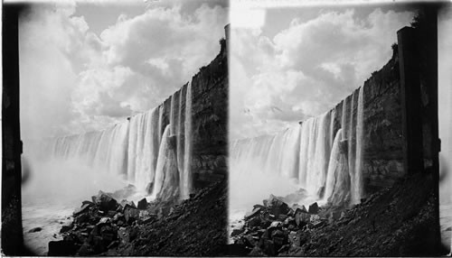 Horseshoe Falls from below, Niagara, N.Y