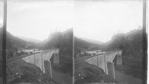 The Great Cantilever Bridge, Cisco, B.C. Can