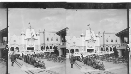 The smallest locomotive and train that carries passengers, Dreamland, Coney Island, N.Y