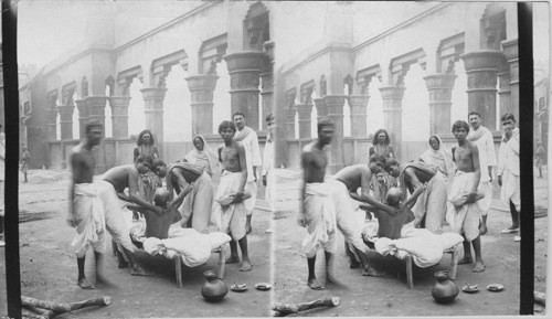 Preparing a body for the flames, burning Ghat. Calcutta - India