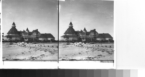 Hotel Palm Garden and water of the pacific at Coronado Beach, San Diego, Calif