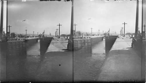 Lock opening up to let steamer thru. Seattle, Washington