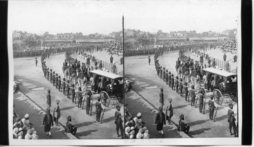 The Soldier lined route of the Durbar procession encircling the great Jumma Musjid, India. Delhi